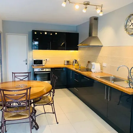 Le Clos De L'arche 아파트 *